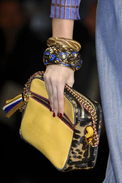 Look 19